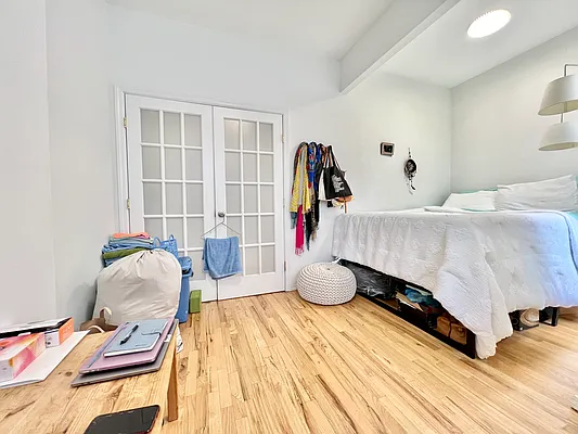 Rented by Pear NYC LLC | media 6