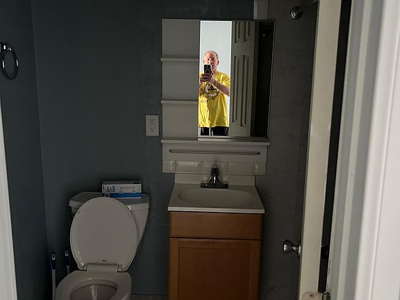 5th image of 116 W Chicago Ave APT 4