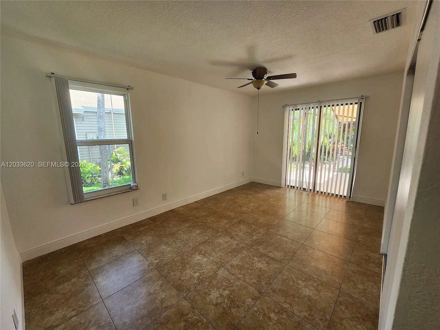 3 bed, 1189 sqft, $3,700 — Photo 3