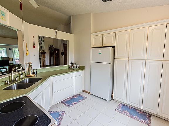 4th image of 1377 SW Axtell Avenue