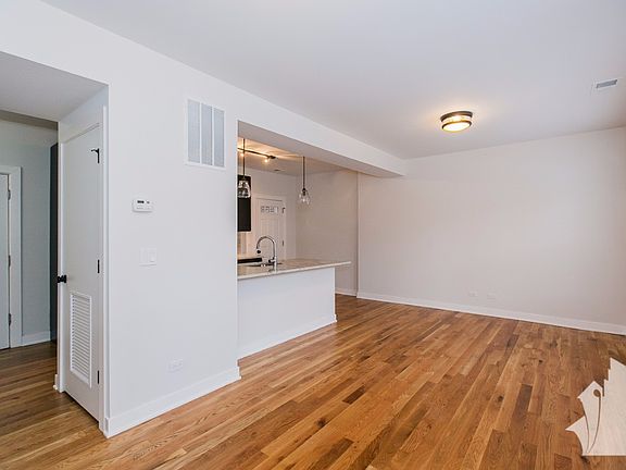 4th image of 2201 W Eastwood Ave APT 3