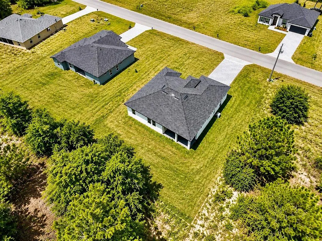 4 bed, 3.0 bath, 1896 sqft, $2,050 — Photo 4