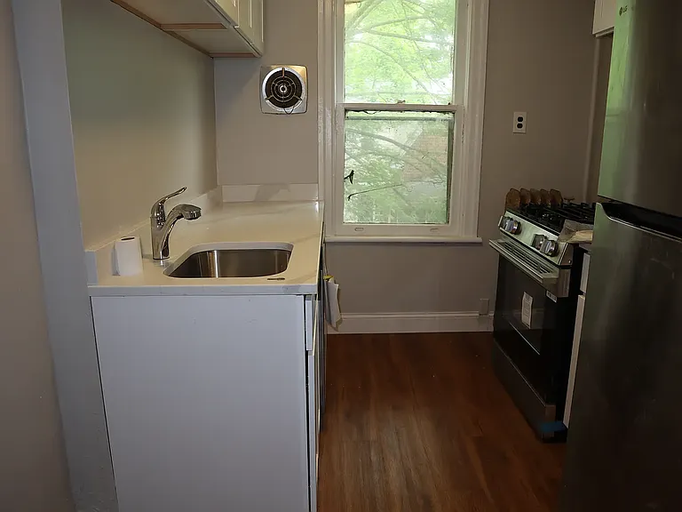 208 Linden Ave #C — Photo 10