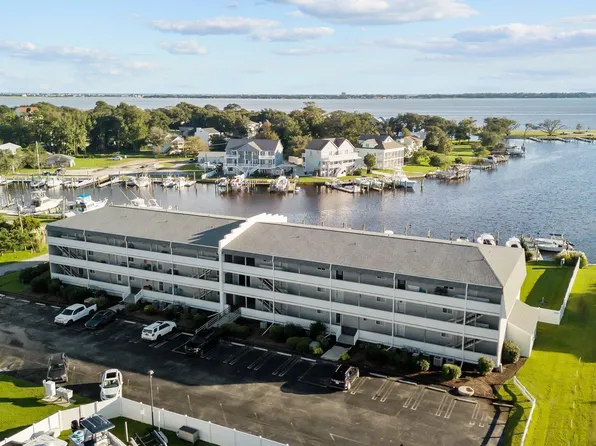118 Lake Avenue #304, Morehead City, NC 28557