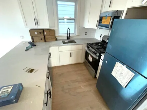 247 Chelsea St #3L, Boston, MA 02128