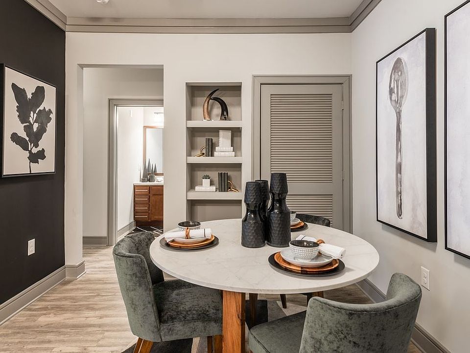 Dining area with built-in shelving