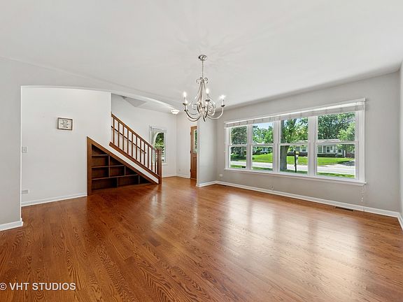 4th image of 6643 Blackstone Dr