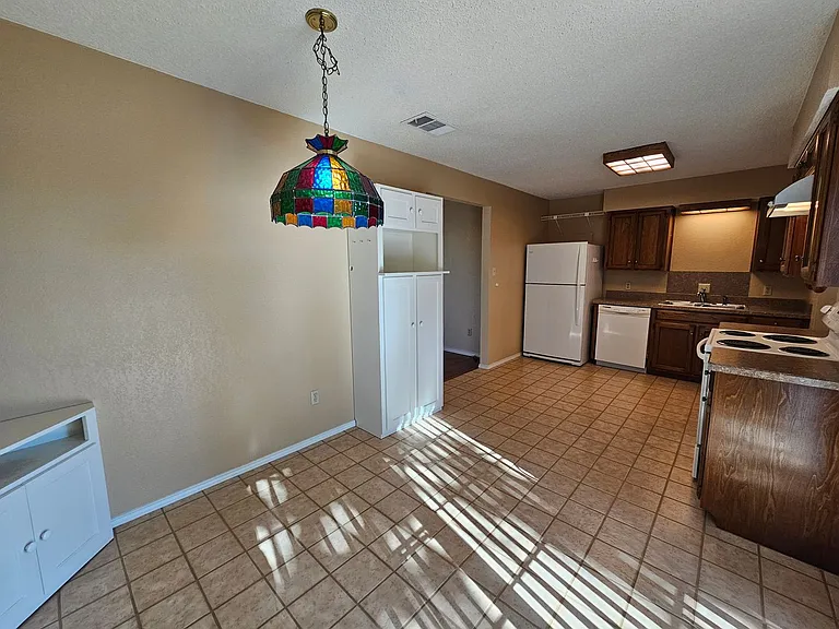 400 Hallmark Dr — Photo 17