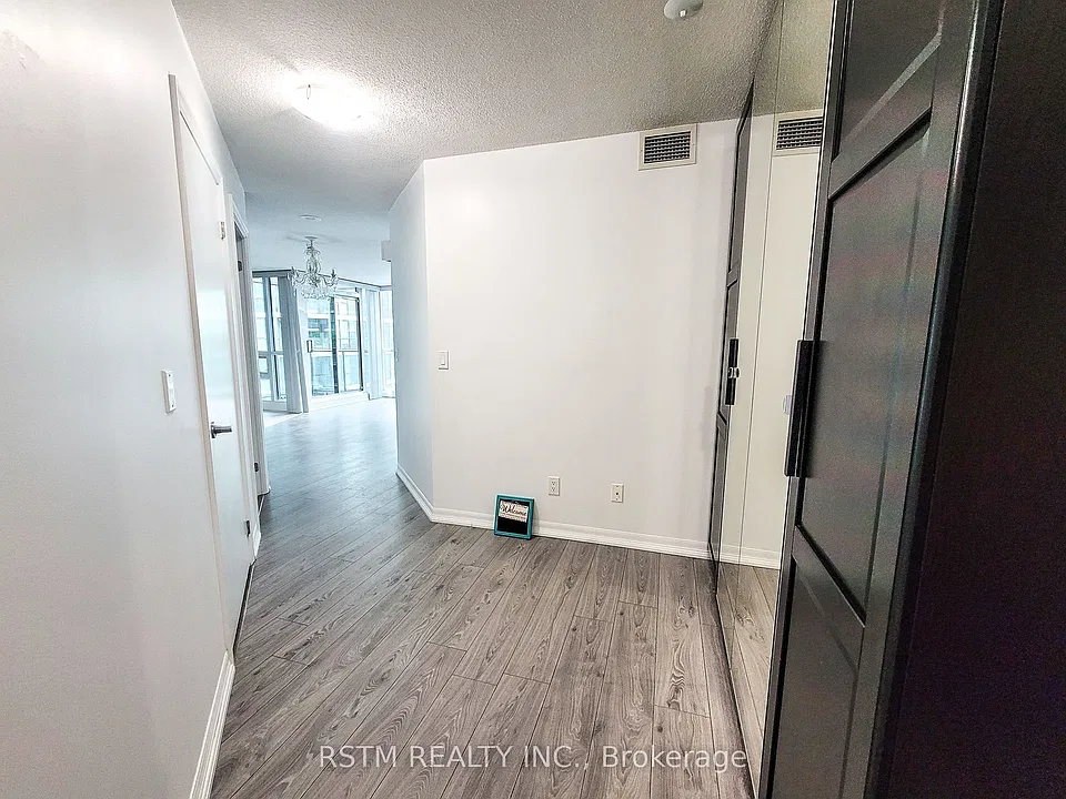 12 Yonge St #710