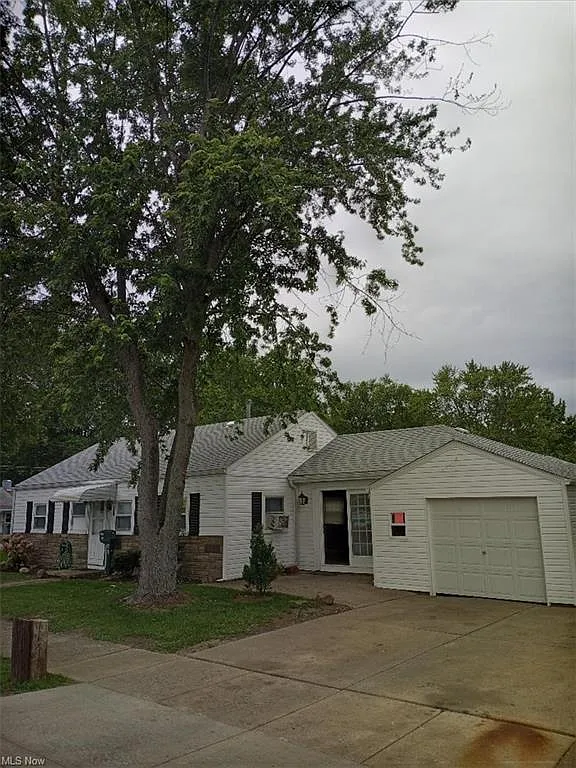 3 bed, 900 sqft, $1,450 — Photo 1