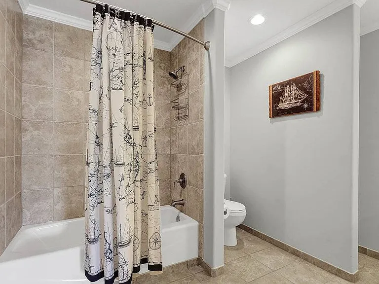 305 S Lake Park Blvd #106 — Photo 24