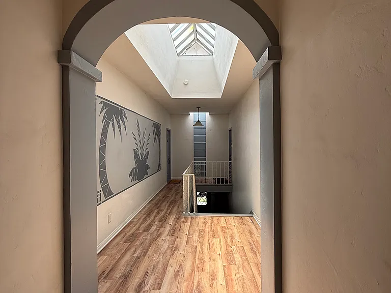 208 N La Peer Dr #7 — Photo 21