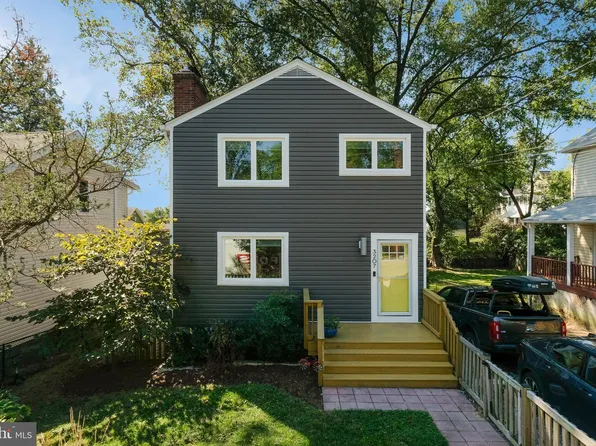 3207 Bunker Hill Rd, Mount Rainier, MD 20712