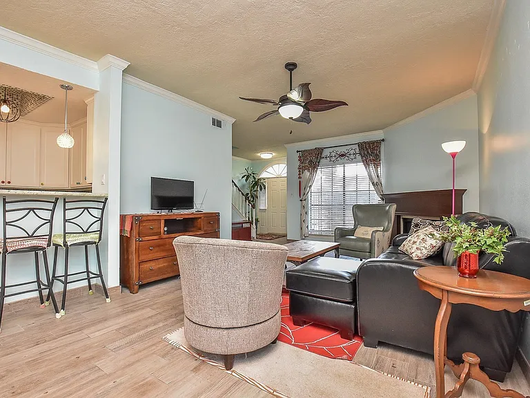 800 Country Place Dr #101 — Photo 7