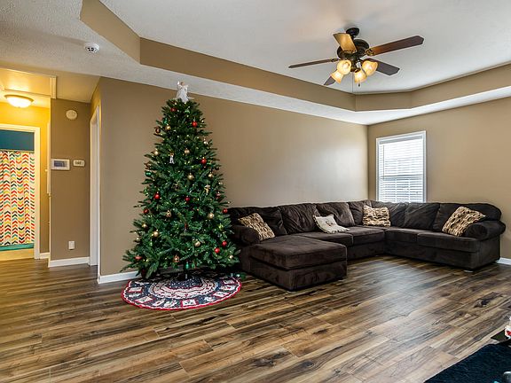 4th image of 512 Fox Trot Dr