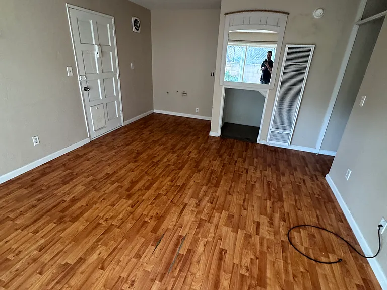284 Highland Dr — Photo 2