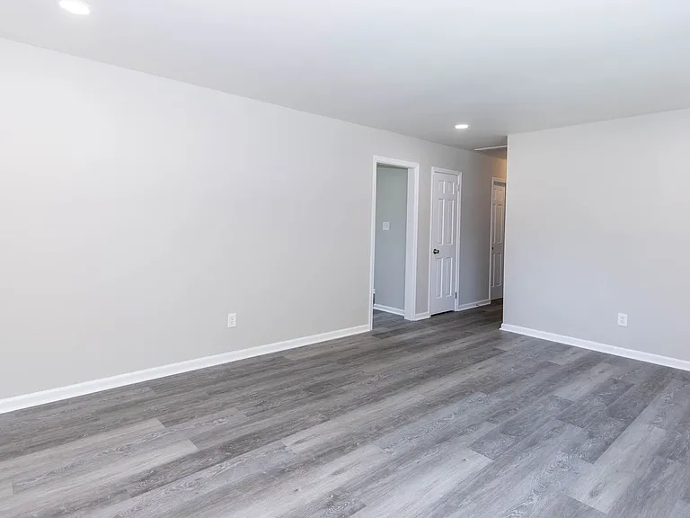724 Lucas Creek Rd — Photo 4