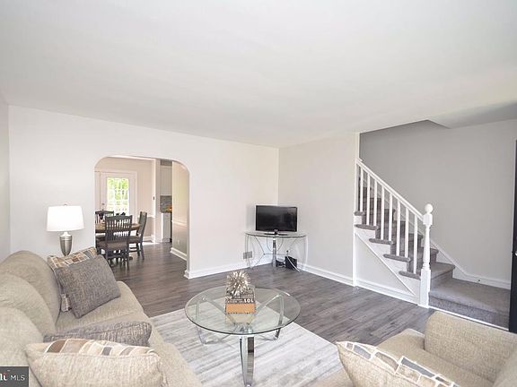 3rd image of 1536 Cleland Crse