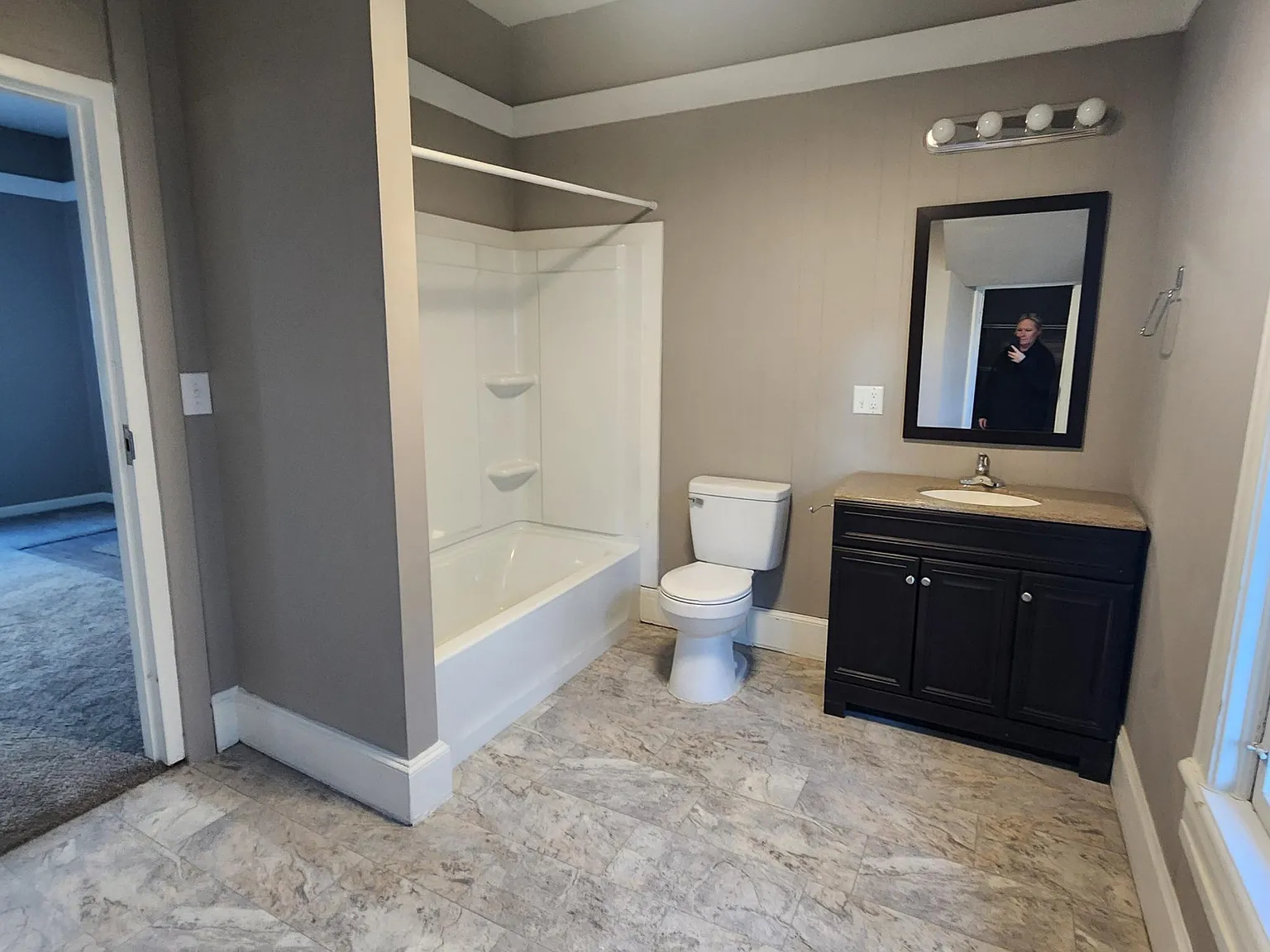 2 bed, 1.5 bath, 1000 sqft, $1,050 — Photo 2