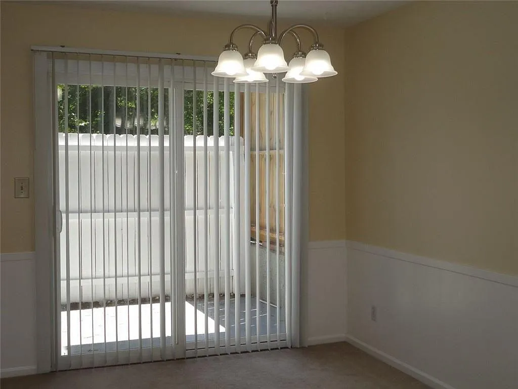 2 bed, 1.5 bath, 1080 sqft, $1,550 — Photo 3