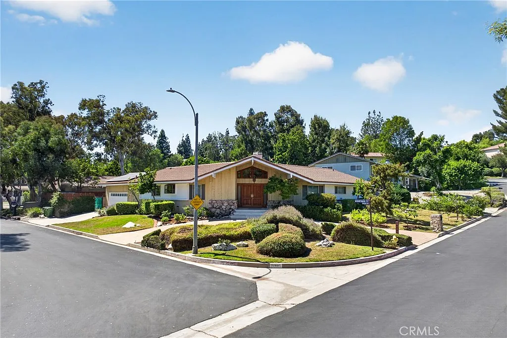 4 bed, 3129 sqft, $5,600 — Photo 1