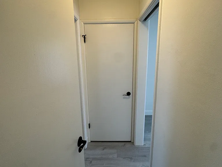 15461 Moorpark St #6 — Photo 8
