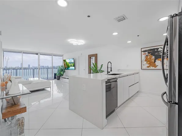 7601 E Treasure Dr APT 819, North Bay Village, FL 33141