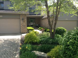 904 Oak Crest Ln, Saint Charles, IL 60175