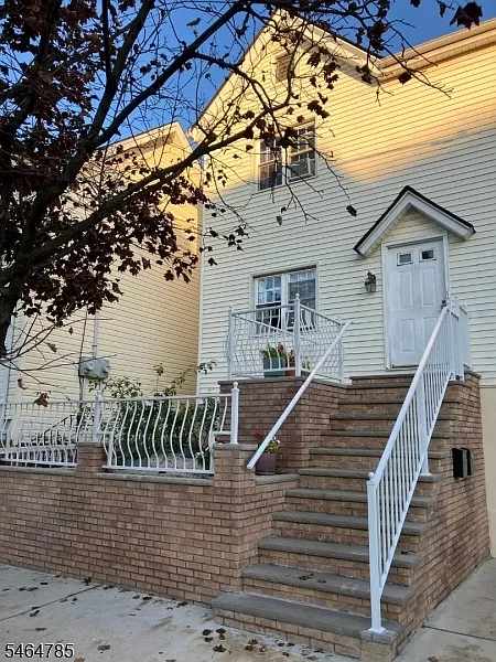 2 bed, 1.0 bath, $2,250 — Photo 1