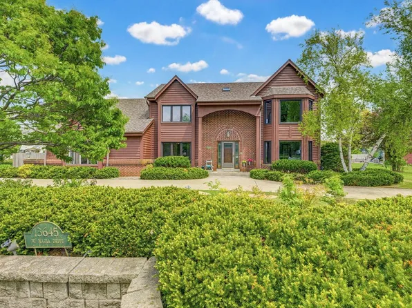 13645 W Maria DRIVE, New Berlin, WI 53151