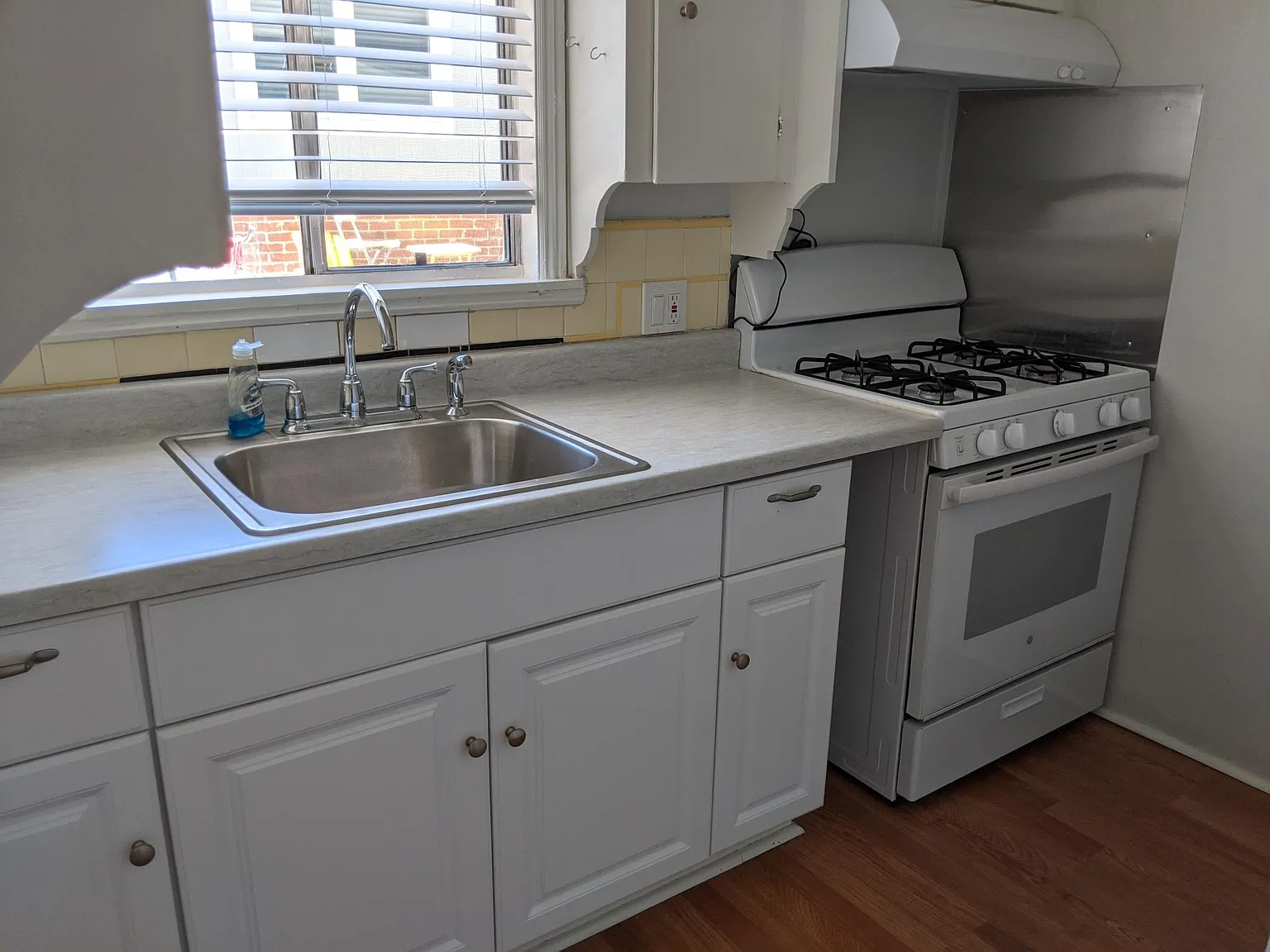 Studio, 530 sqft, $1,900 — Photo 2