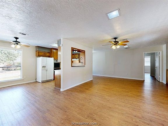 5th image of 2812 Adrienne Dr