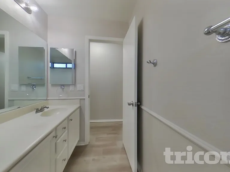 15204 N El Frio Ct — Photo 19