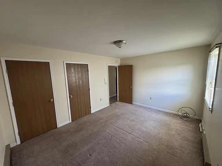 702 Thomas Ln — Photo 14