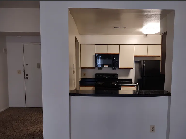 Marlboro Classic Apt & Redwood Square — Photo 65