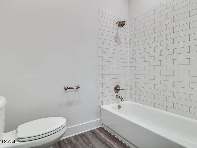 711 E Main St #600 — Photo 14