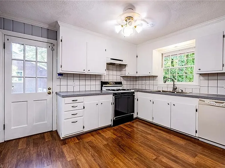3230 Kinnamon Rd — Photo 37