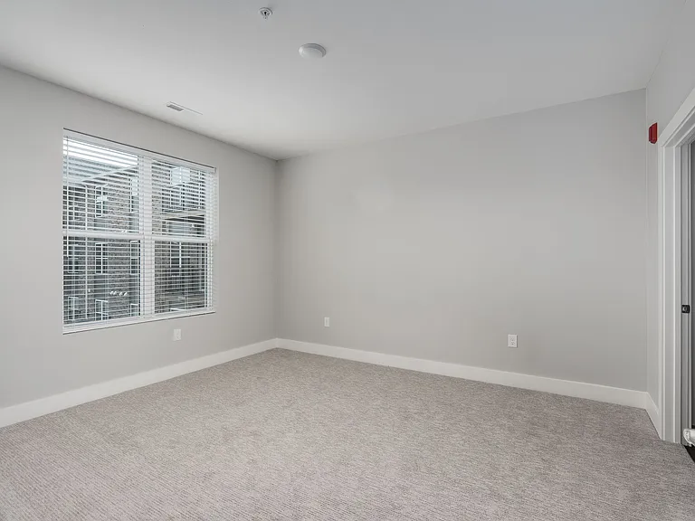 Knob Hill Apartments — Photo 11