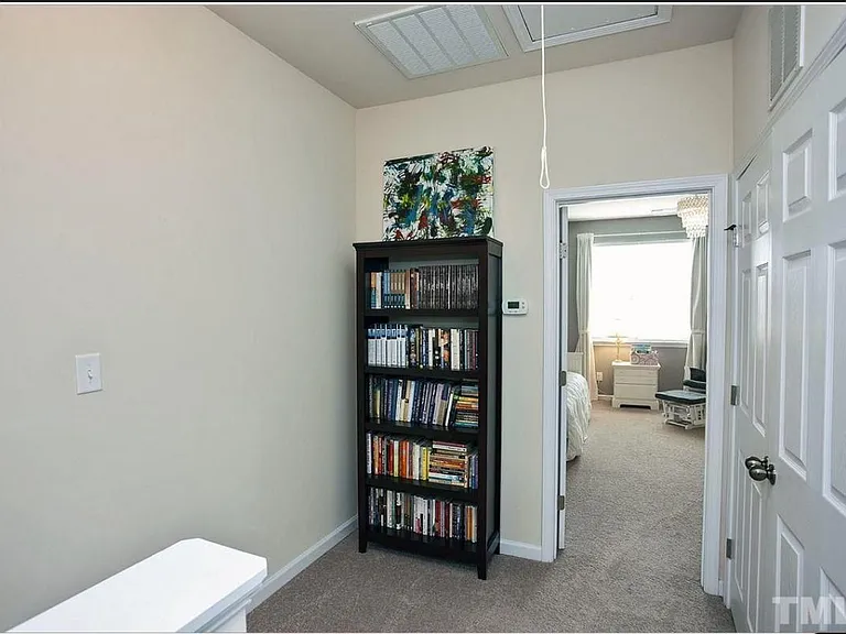passage between 2 bedrooms