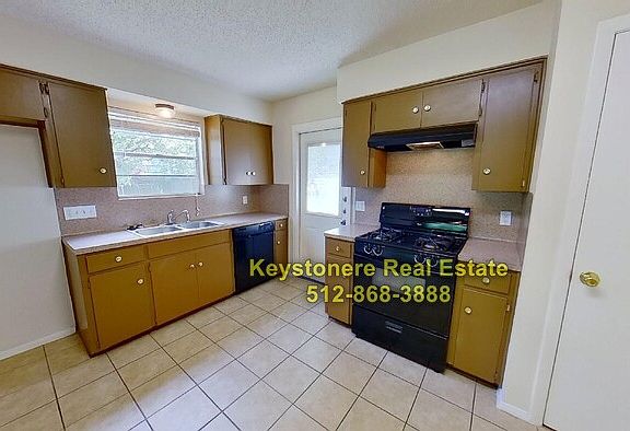 3rd image of 1209 Westcott Dr #B