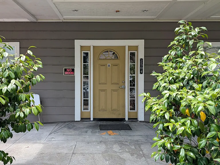 2504 Dana St — Photo 2