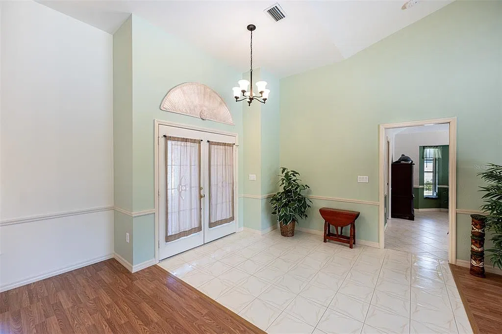 3 bed, 2.0 bath, 2444 sqft, $1,800 — Photo 4