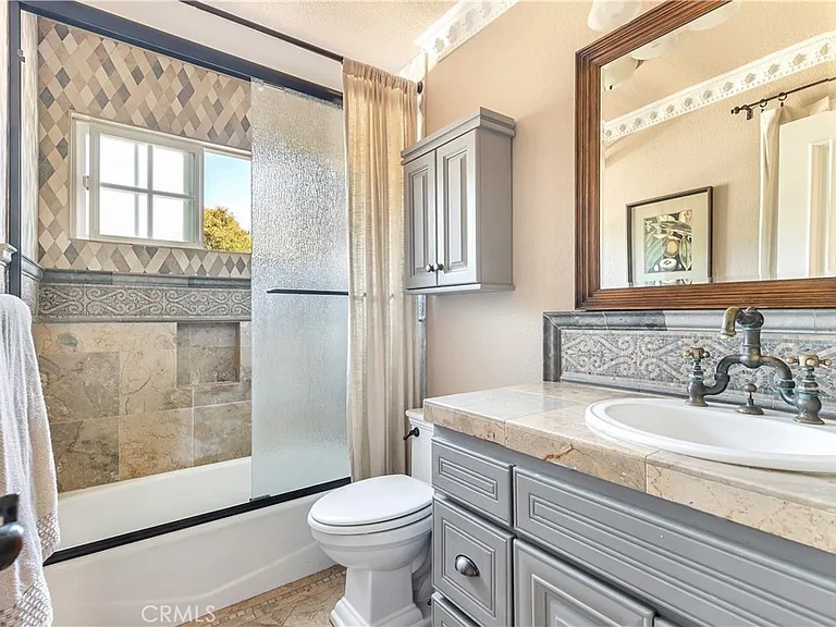 329 Marguerite Ave #3 — Photo 15