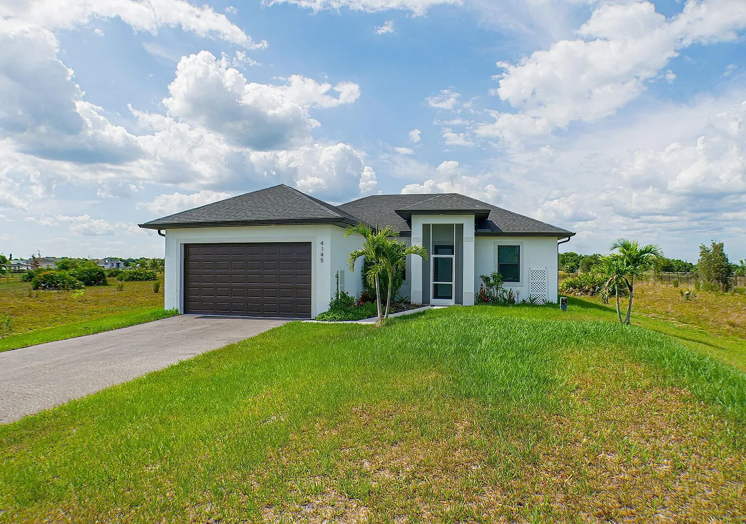 Stunning New construction 2022 3bed/2 bath in Naples on 1.14 acres of Land — Photo 1