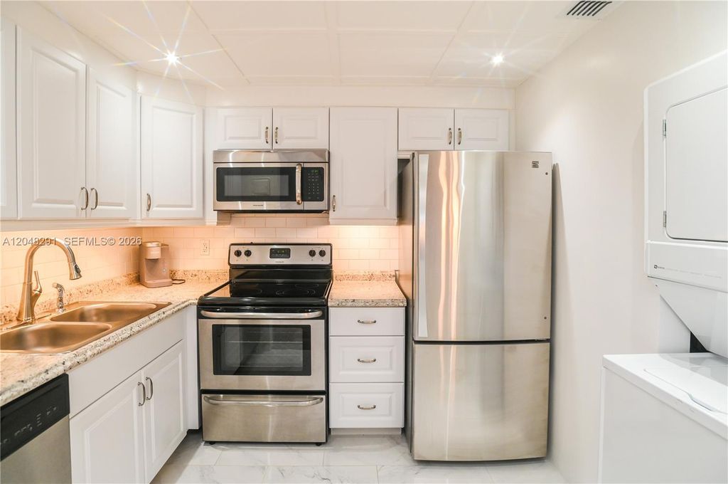 130 Cypress Club Dr APT 324, Pompano Beach
