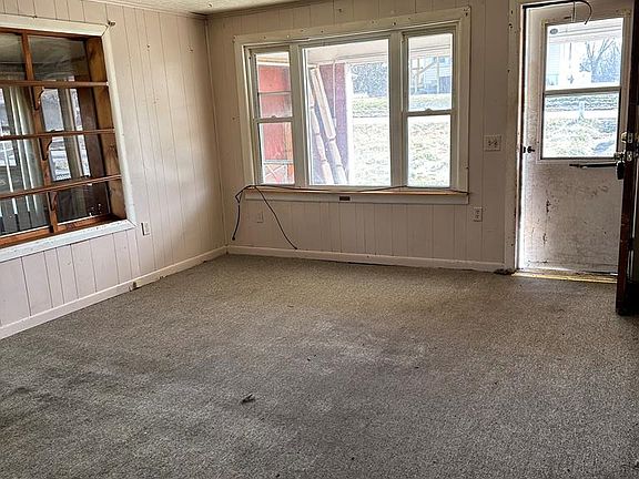 2nd image of 194 Dearing Dr