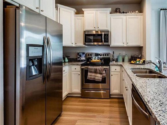 4th image of 65 Crossing Ln Unit B