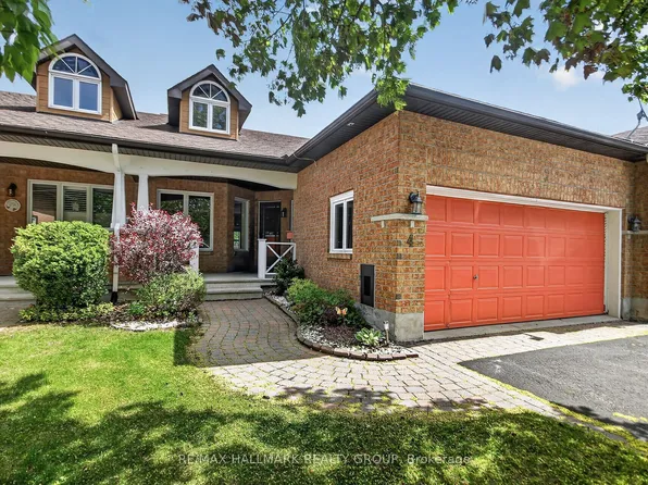 4 Peregrine Cres, Ottawa, ON K2M 2T3