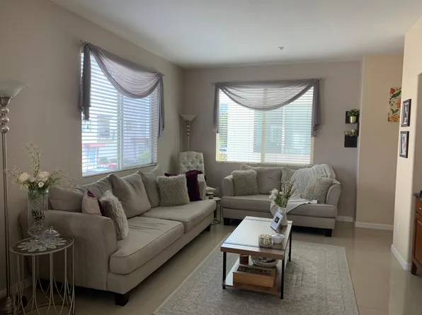399 Tesoro Gln Unit 126, Escondido, CA 92025