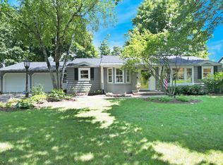 1520 Edgewood Ave SE, East Grand Rapids, MI